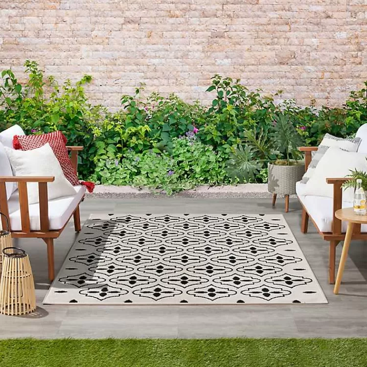 Ivory & Black Quatrefoil Indoor/Outdoor Rug, 4x6>Kirklands Home Best Sale