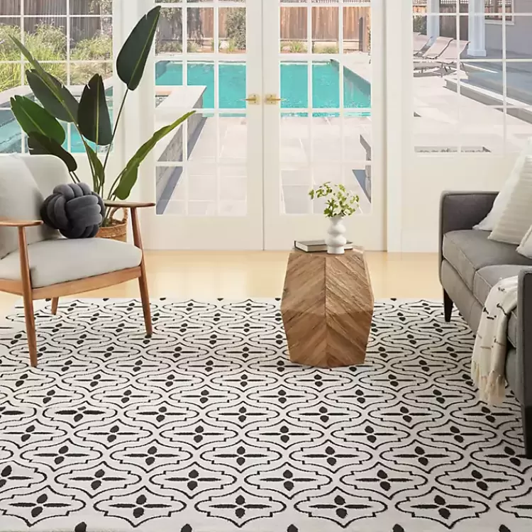 ivory__black_quatrefoil_indooroutdoor_rug_x_4.webp Ivory & Black Quatrefoil Indoor/Outdoor Rug, 5x7>Kirklands Home Online
