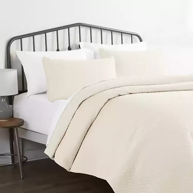 ivory_herringbone_quilted_pc_queen_coverlet_set_2.webp Herringbone Quilted 3-pc. Queen Coverlet Set>Kirklands Home Hot