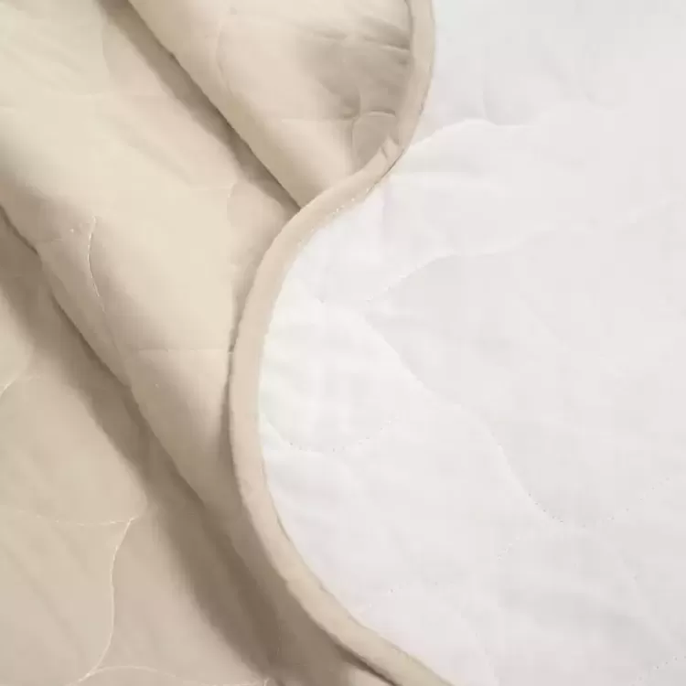 white_and_tan_scallop_pc_king_quilt_set_3.webp White and Tan Scallop 3-pc. King Quilt Set>Kirklands Home Hot